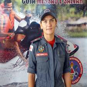 corpo-de-bombeiros-forma-primeira-mulher-em-curso-de-mergulho-e-salvamento_n_i_left